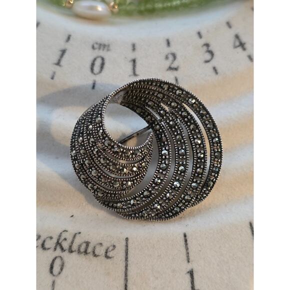 Vintage 925 Sterling Silver Marcasite Brooch & Earrings Set - Picture 8 of 9